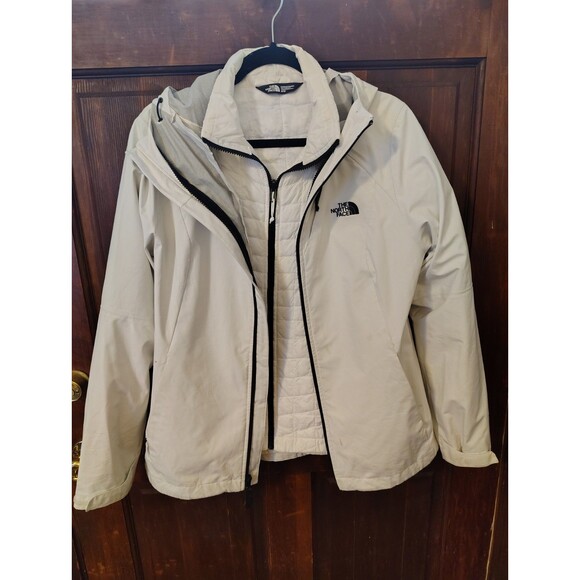 The North Face Jackets & Blazers - The north face dryvent women jacket size Medium